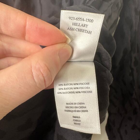 Sm Rails Hillary Ash Gray Cheetah Print Top Faux Wrap Luxe Capsule Wardrobe Chic - Picture 4 of 8